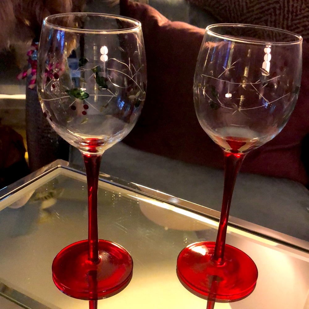 HOLLY HILL HOLIDAY WINE GLASSES • SET OF 2 • HAND PAINTED